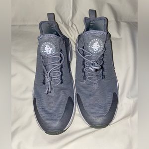 Nike Huaraches size 9.5W